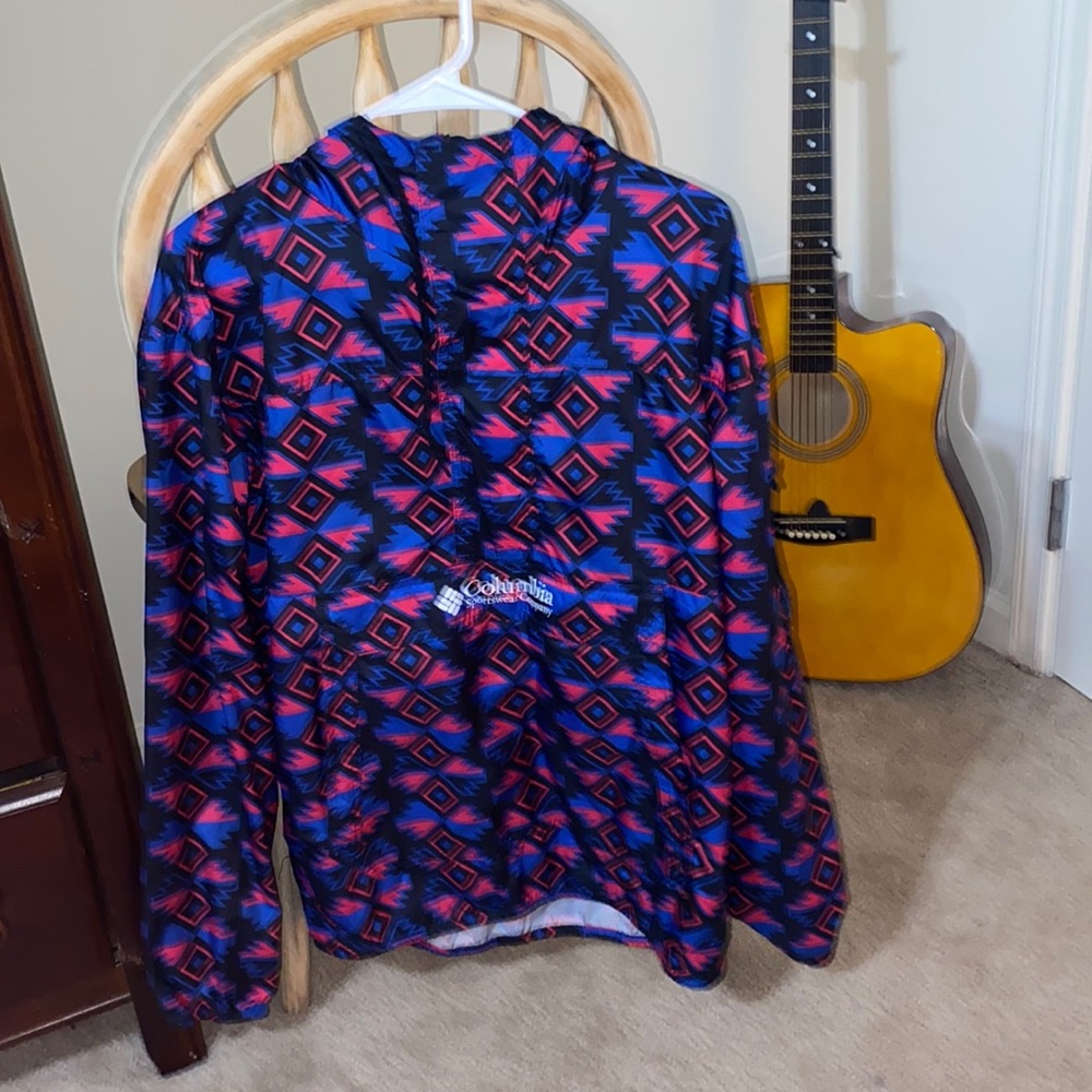 SIZE MEDIUM COLUMBIA WINDBREAKER